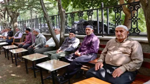 Vali Çelik, vatandaşlarla buluştu