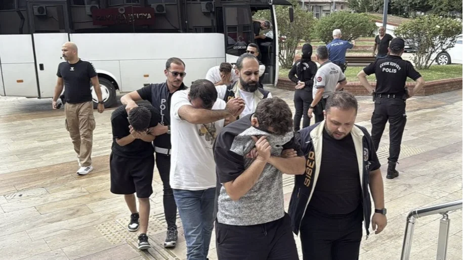İzmir’e Uzanan 11 Milyar Liralık Para Trafiği: 27 Şüpheli Tutuklandı