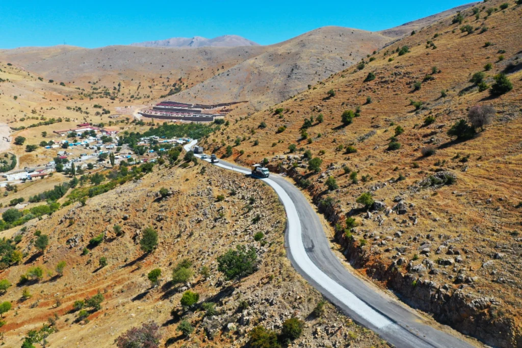 Malatya’da 55 Kilometrelik Grup Yolunda Asfalt Çalışması