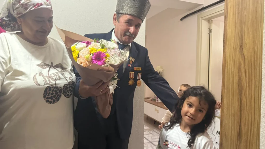 Sakarya Karasulu SGM’li miniklerden gazilere anlamlı ziyaret