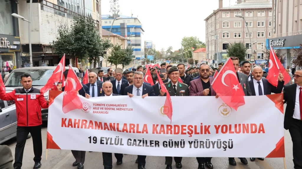 Erzurum’da gaziler için anlamlı yürüyüş