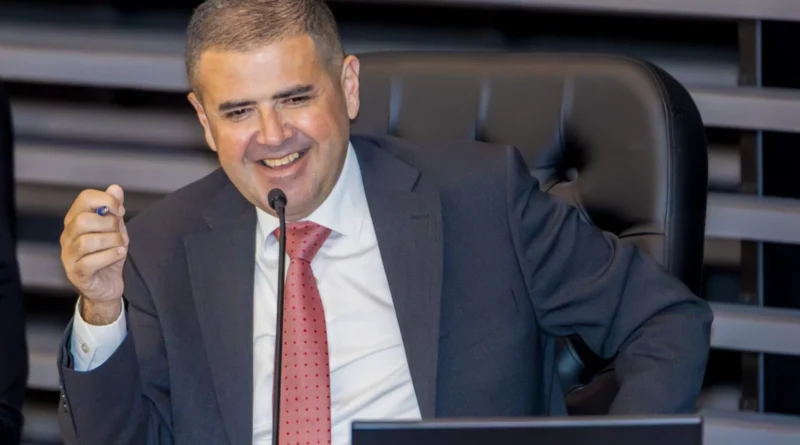 Mezitli Belediye Başkanı CHP'den ihraç edildi