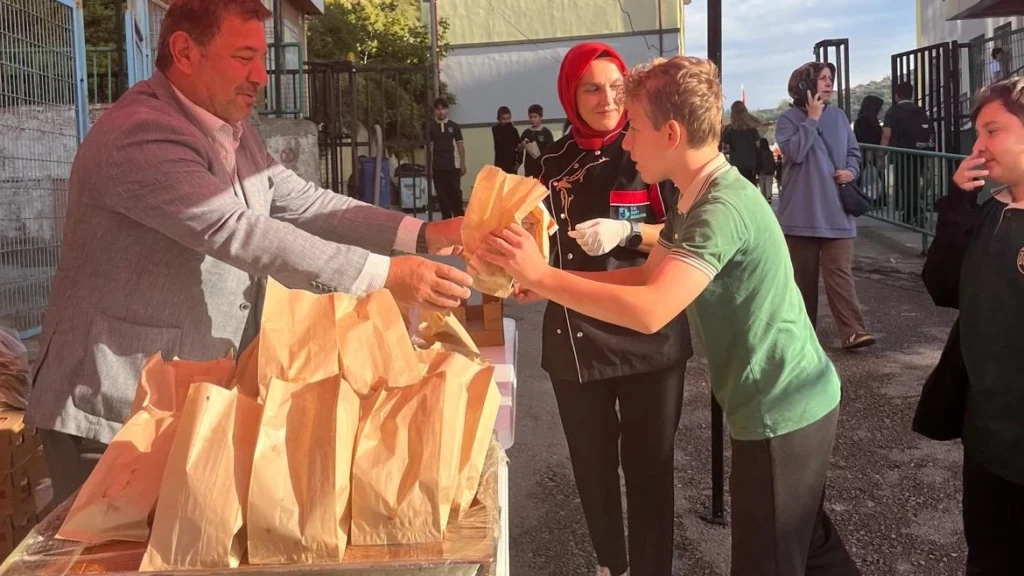 Kocaeli İzmit’te öğrencilere sağlıklı beslenme katkısı