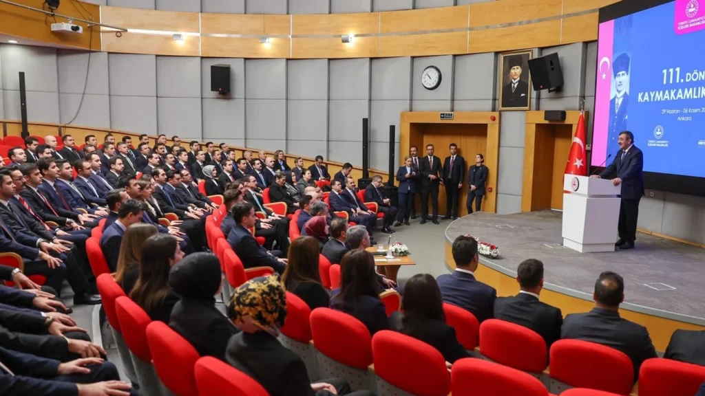 Cumhurbaşkanı Yardımcısı Cevdet Yılmaz, kaymakam adaylarıyla buluştu