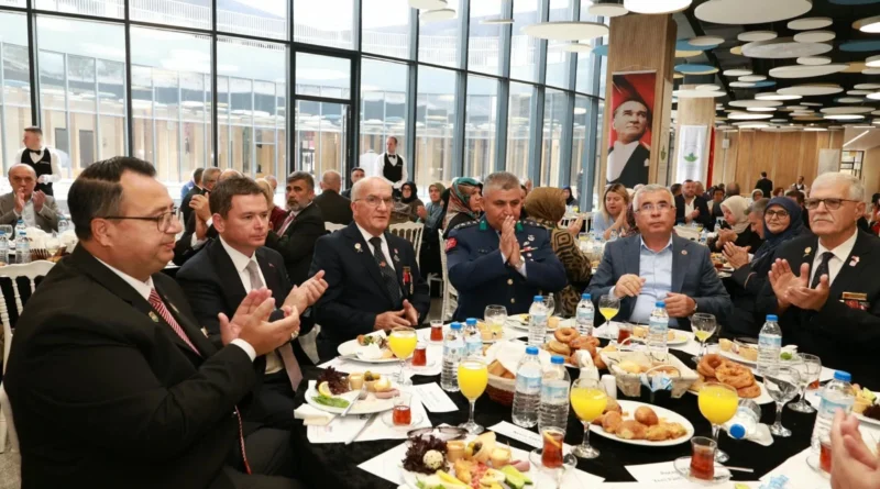 Bursa Osmangazi’de gaziler aynı sofrada