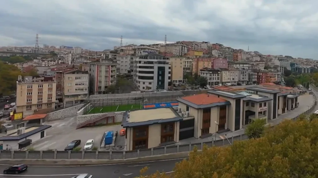 Beyoğlu’nda yeni okul öğrencileriyle buluştu