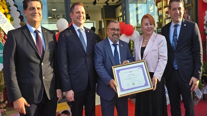Haydar Koçak, 48 yıl sonra eczacılık diplomasına kavuştu