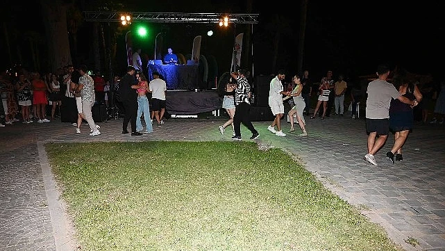 Kemer’de muhteşem Latin dans şovu