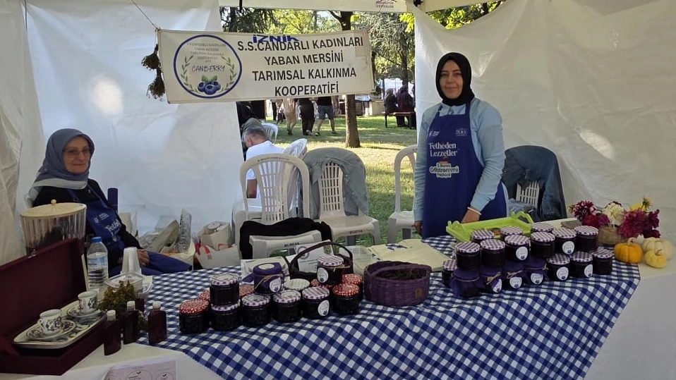 Candarlı kadınlarından Bursa Gastronomi Festivali’nde yaban mersini rüzgârı