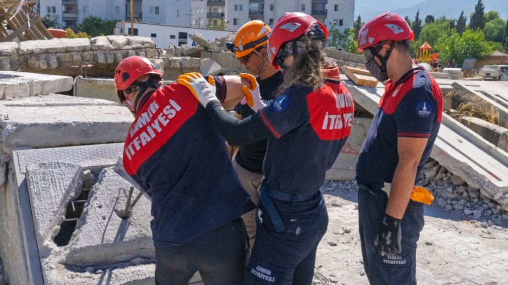 İzmir İtfaiyesi ağır arama kurtarmada güçleniyor