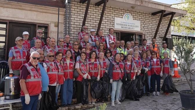 Denizli’de gençler ve büyükler el ele temizlik seferberliği