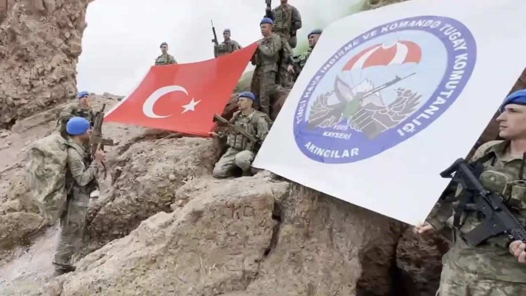 Kahraman komandolar Erciyes’te… Somalili askeri personelle keşif tırmanışı