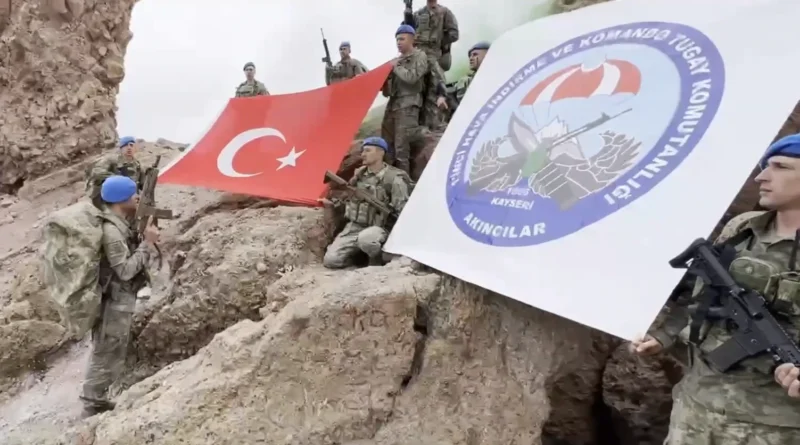 Kahraman komandolar Erciyes’te... Somalili askeri personelle keşif tırmanışı