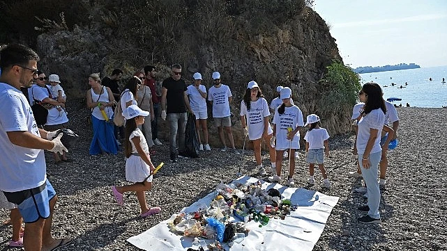 Büyükşehir’den ‘Kıyı Temizliği Günü’nde sahil temizliği