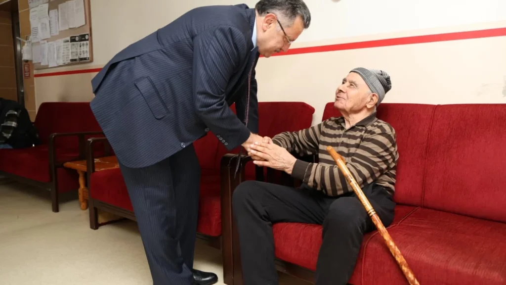 Trabzon'da Başkan Genç’ten huzurevi ziyareti