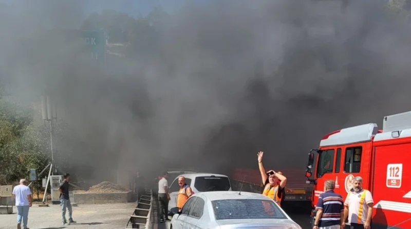 Bayraklı Tünelleri’nde tır yangını: Trafik yeniden açıldı