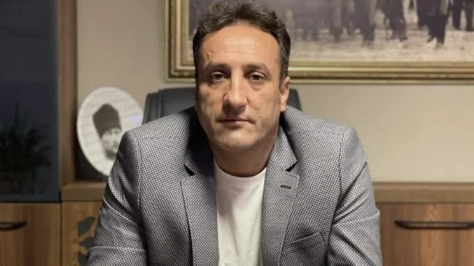Buca’da Eşref Çakır Partiden Ayrıldı, Göreve Devam Ediyor
