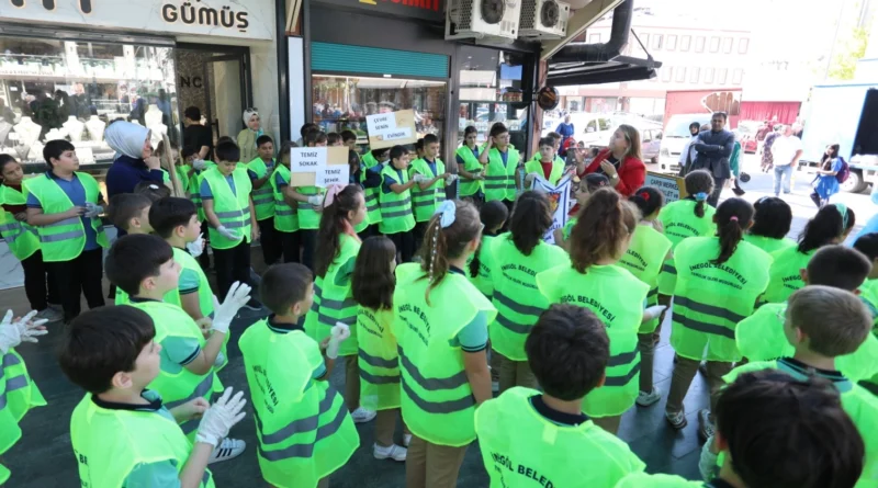 Bursa İnegöl’de temizlik seferberliği çarşıda devam etti