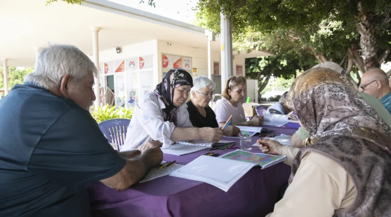 Mersin’de alzheimer hastaları sahilde buluştu