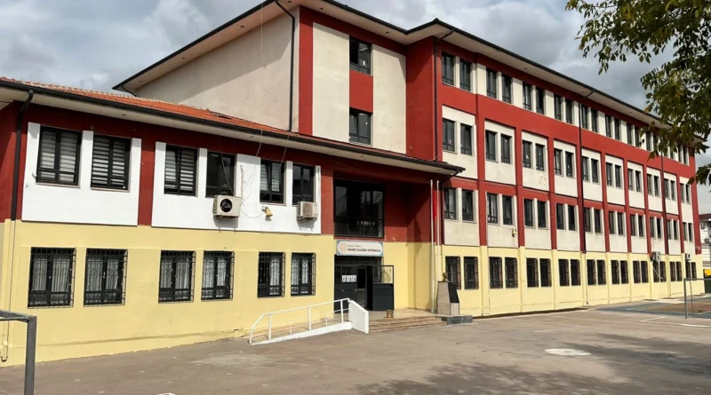 Kocaeli Büyükşehir’den okullara 7,3 milyon TL’lik boya desteği