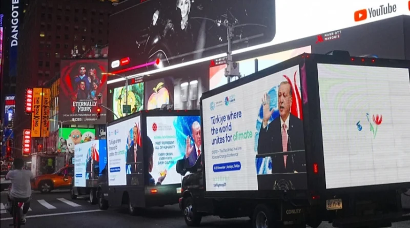 Cumhurbaşkanı Erdoğan’ın mesajları Times Meydanı‘nda