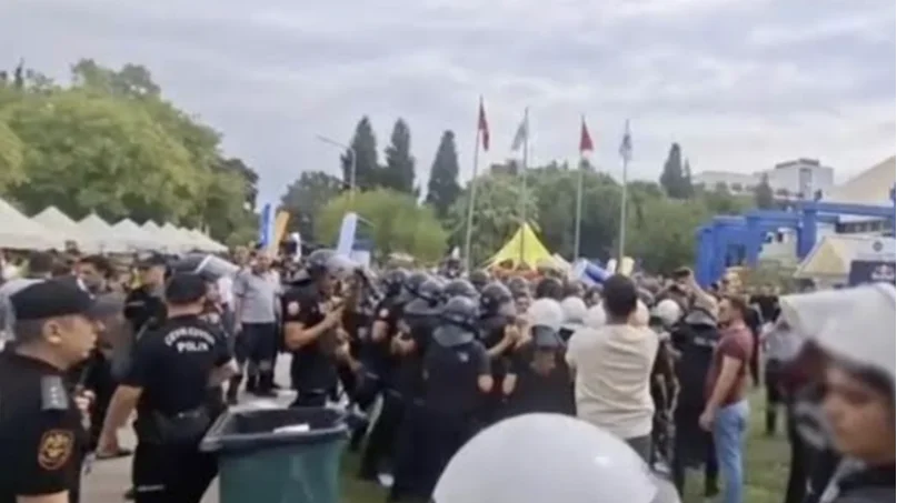 Ege Üniversitesi’nde Stant Gerilimi: 27 Öğrenci Gözaltında