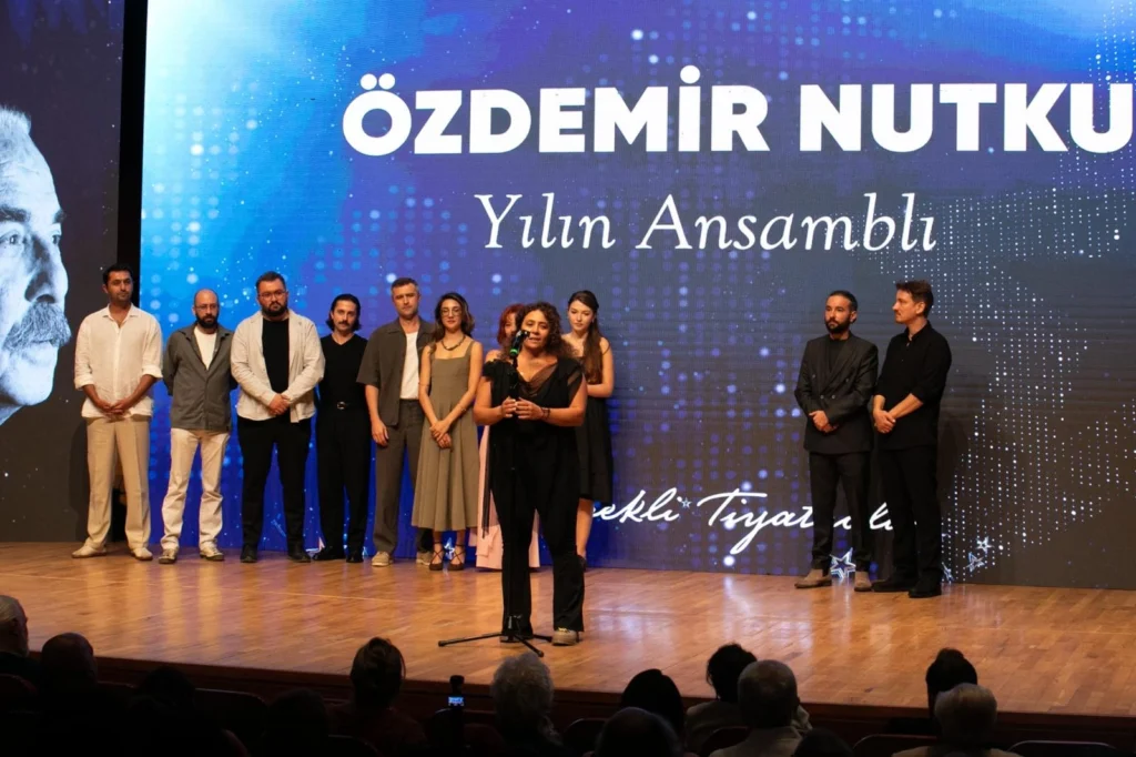 İzmir Şehir Tiyatroları’na 4 Özdemir Nutku Ödülü