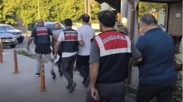 İzmir'de FETÖ Operasyonu: 3 Şüpheli Tutuklandı