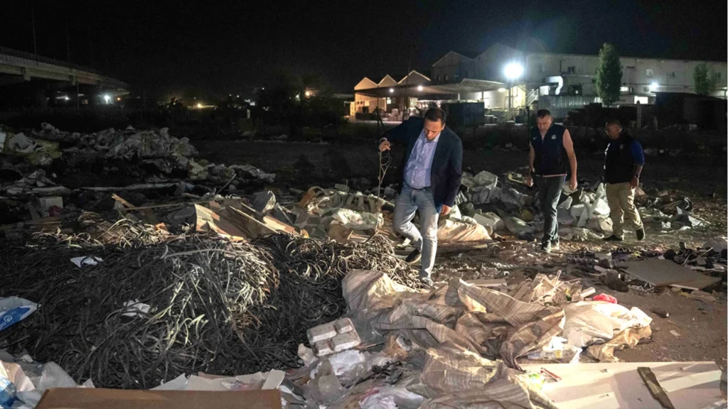Bornova’da kaçak moloz seferberliği