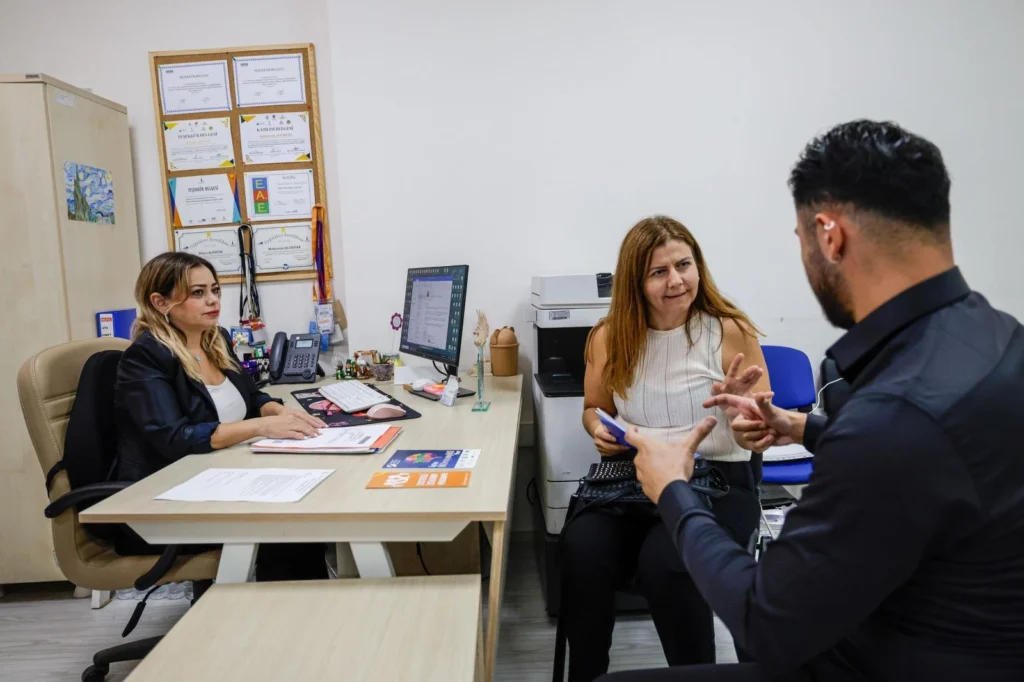 İzmir’de işitme engelliler için erişilebilir hizmetler artırılıyor