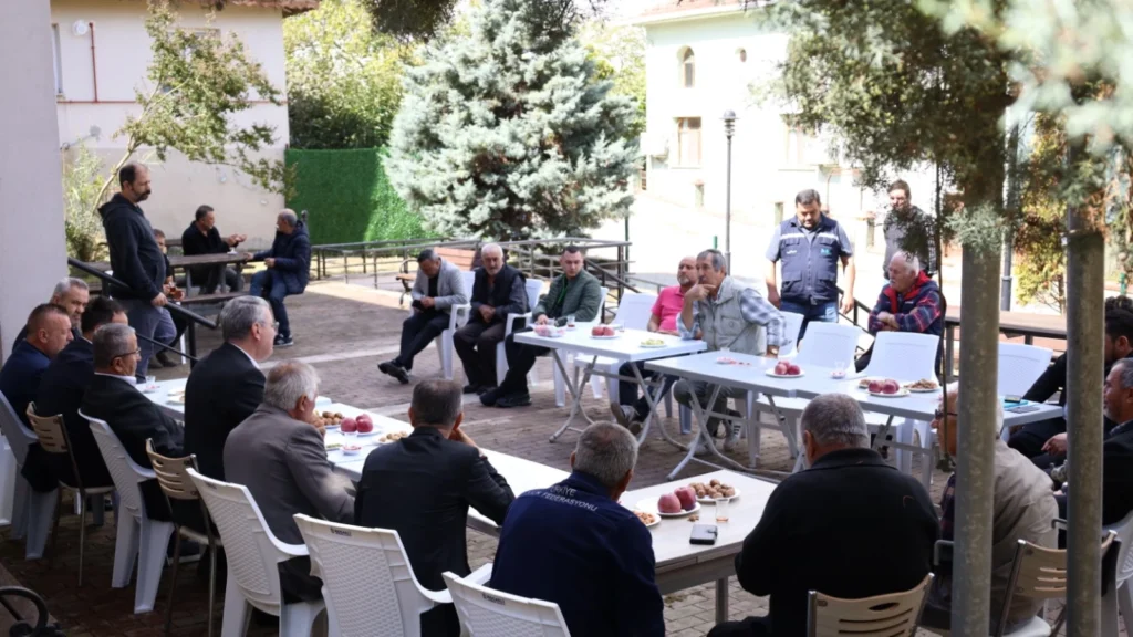 İzmit Belediyesi Ortaburun'da mahalle taleplerini dinledi