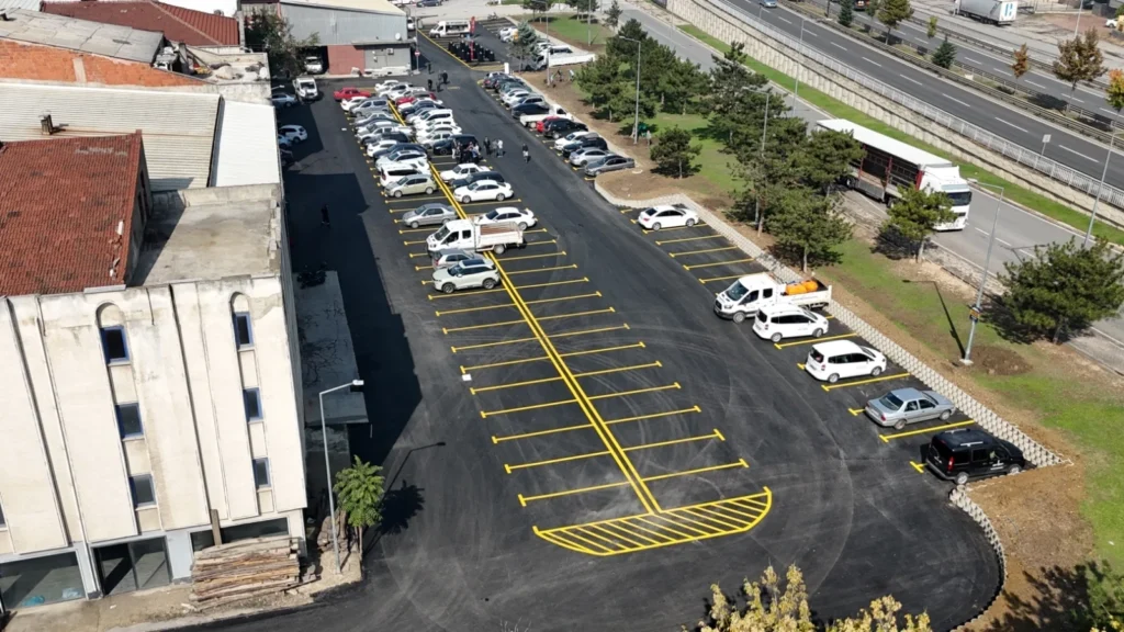 İnegöl'de 165 araçlık otopark açıldı, mobilya sanayine nefes