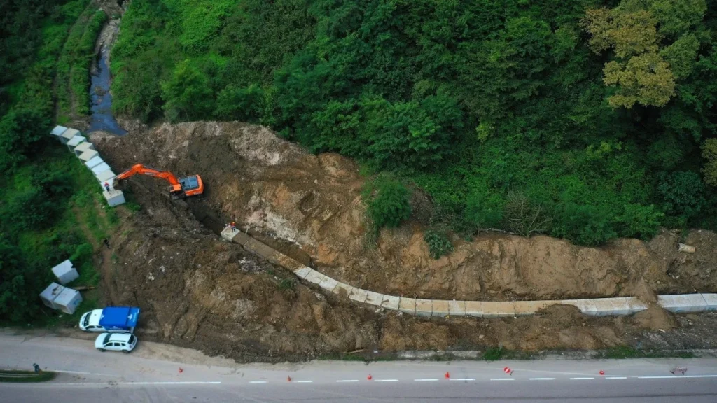 Ordu Fatsa Ayazlı'da dereye 1.50x1.50 m baks döşendi