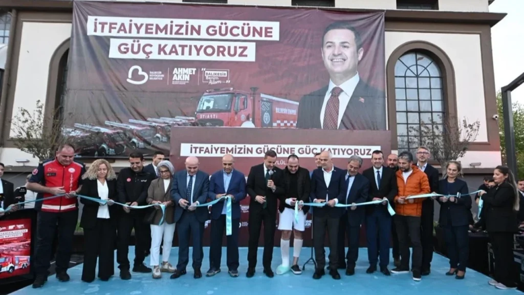 Balıkesir itfaiyesine 8 yeni araç: 7 su ikmal, 1 hizmet