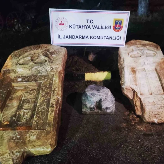 Kütahya'da tarihi eser baskını: 2 Roma dönemi lahit kapağı