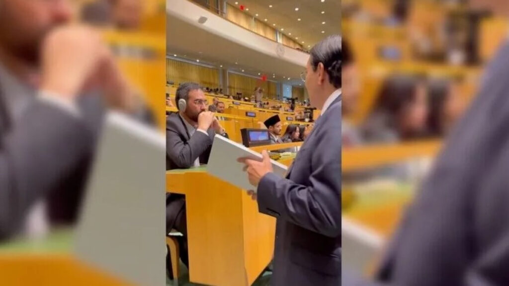 Starlink cihazını İranlı diplomata uzattı: İsrail temsilcisinden gönderme