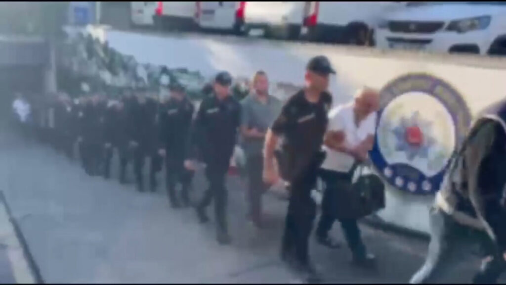 İstanbul'da usulsüz vatandaşlık operasyonu: 33 tutuklama