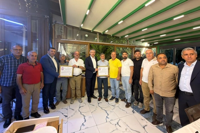 Şaban Çopuroğlu İskenderun’da vatandaş ve esnafla buluştu