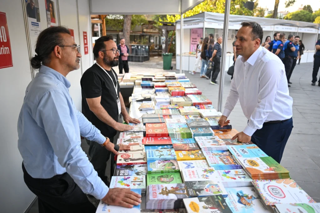 Bornova’da 790 bin kitaplık Homeros Kitap Günleri başladı