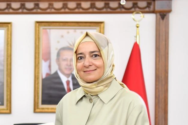 Betül Sayan Kaya, tüm görevlerinden affını istedi