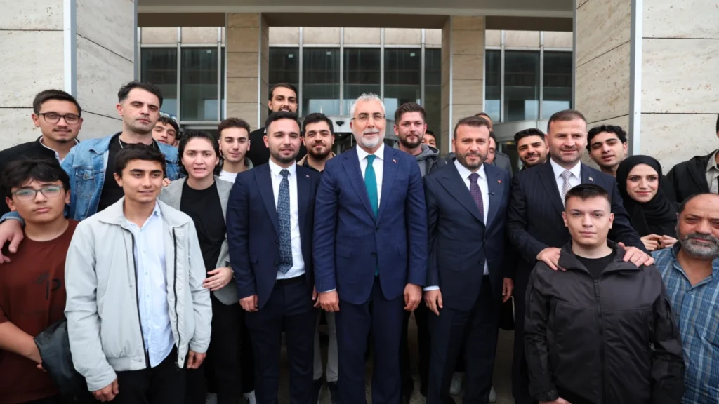Arnavutköy İstihdam Merkezi'ni ziyaret eden Bakan Işıkhan