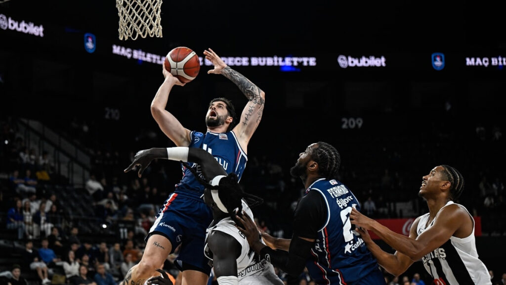 Anadolu Efes evinde Beşiktaş'ı 95-81 yendi, BSL başladı