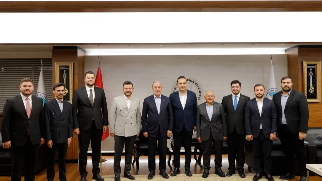 Kayseri'de AK Partili gençler Başkan Büyükkılıç ile buluştu