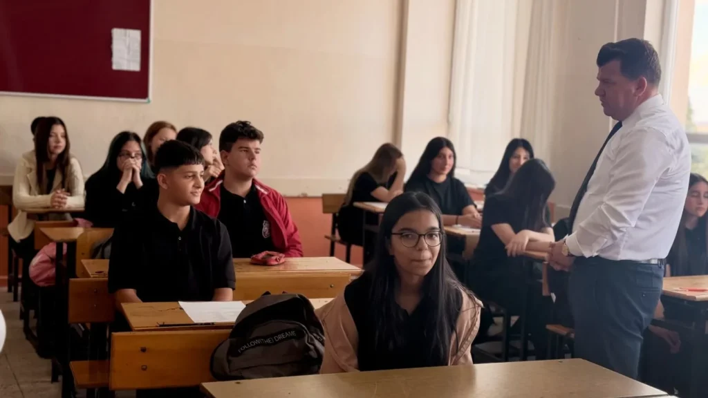 Sercan Kemik Keşan Lisesi'ni ziyaret etti, 9. sınıflarla buluştu