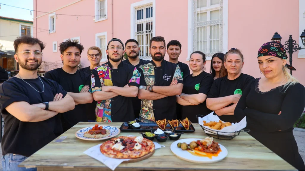 Buca’nın cep dostu kafeleri vatandaşa nefes aldırıyor