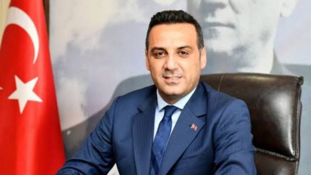 Çiğli Belediye Başkanı Onur Emrah Yıldız AK Parti'ye katılıyor