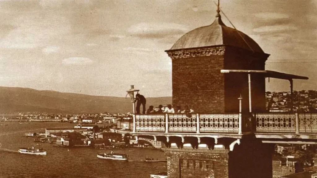 İzmir Karataş'taki tarihi Asansör'ün nadir bulunan eski fotoğrafı