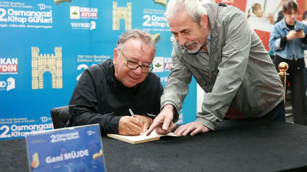 Gani Müjde Osmangazi Kitap Günleri'nde okurlarıyla buluştu