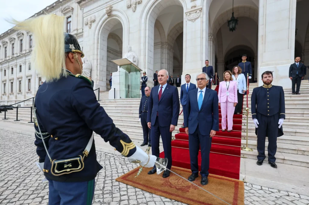 Numan Kurtulmuş Lizbon’da Portekiz Meclisi’nde resmi törenle karşılandı