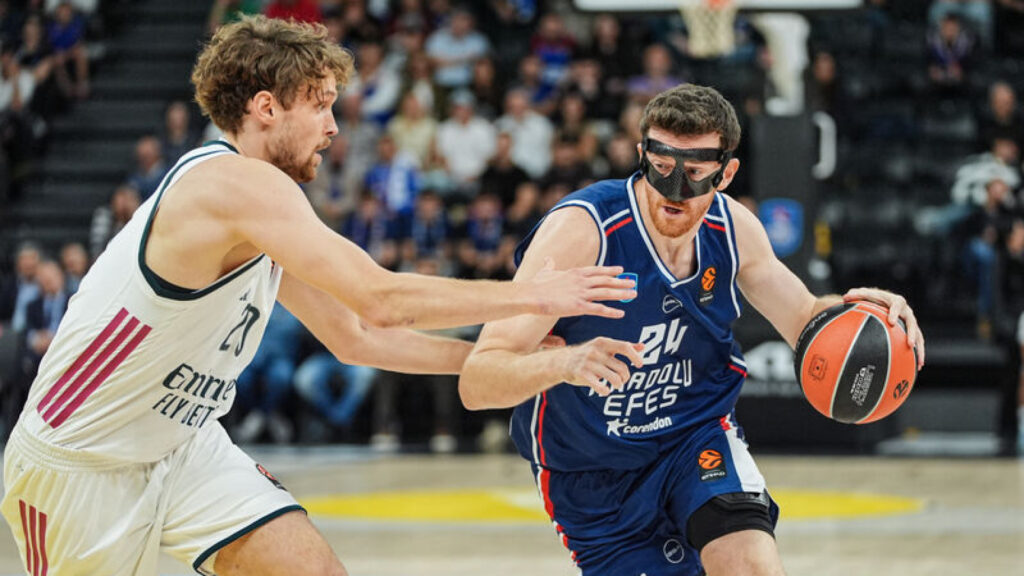 Anadolu Efes, EuroLeague'de Real Madrid'i 94-84 mağlup etti